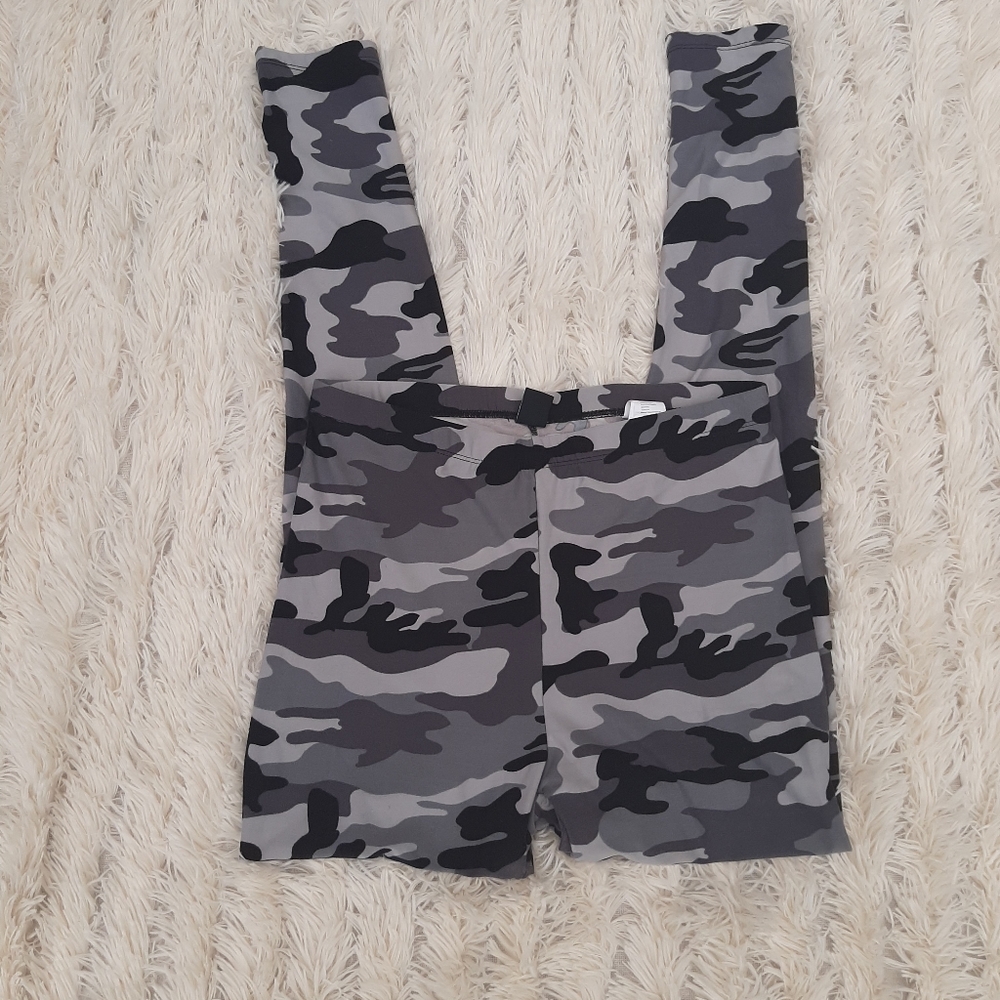 ❄3/$30- Camo Leggins